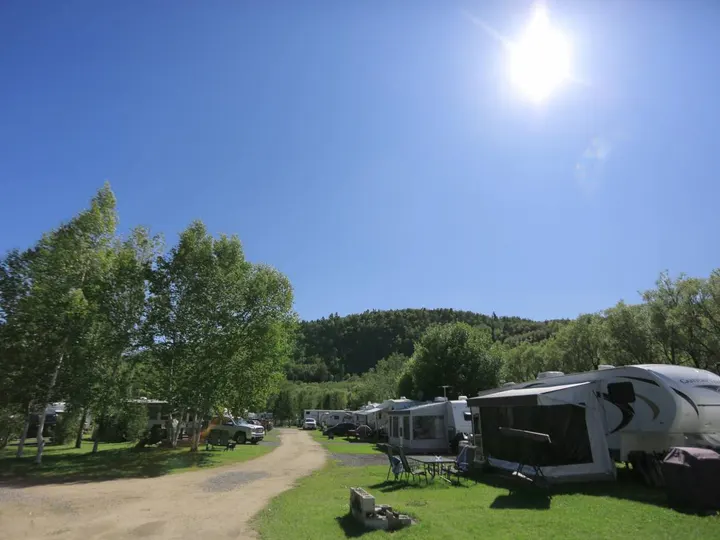 Camping Au Bord de la Rivière